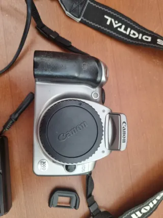 Cámara Canon EOS 300D + Mochila.