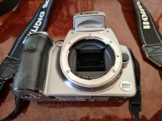 Cámara Canon EOS 300D + Mochila.