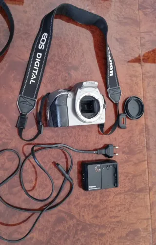 Cámara Canon EOS 300D + Mochila.