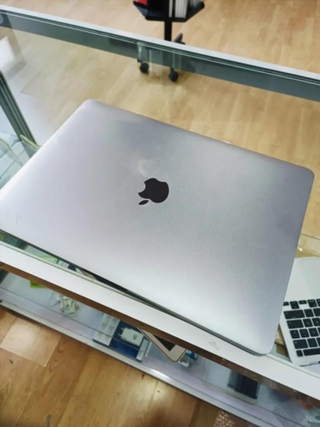 MacBook Pro Gris 256GB 8GB RAM i5