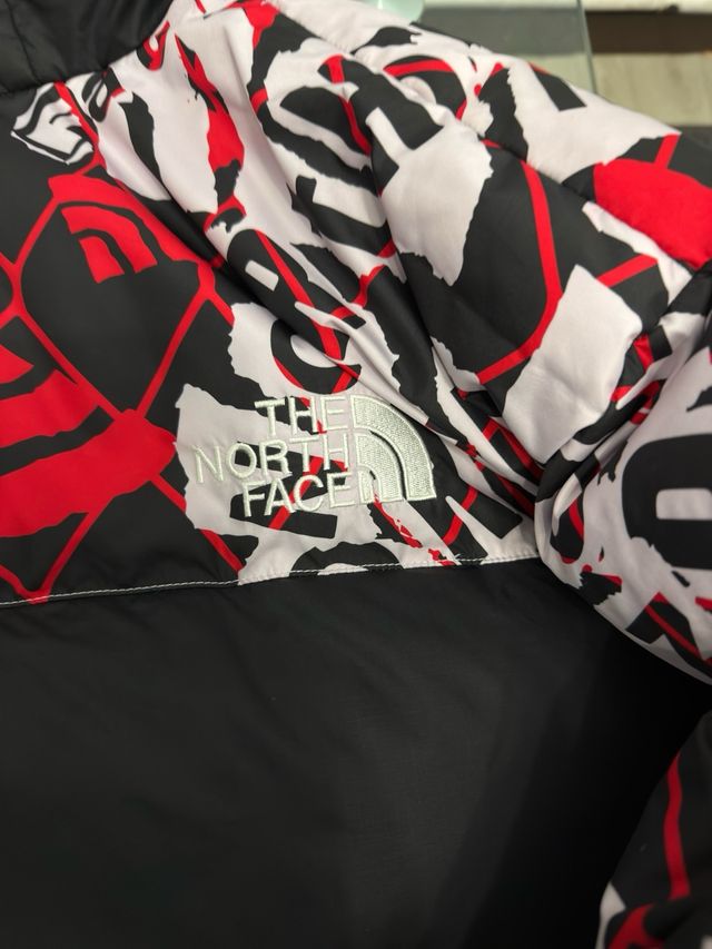 The North Face Himalayan Chaqueta Negra Roja pluma