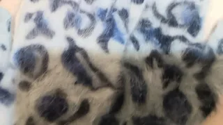 Guantes de lana con estampado de manchas