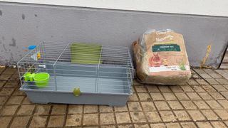 Jaula para cobayas y heno
