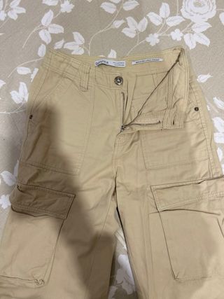 Jeans cargo beige Bershka
