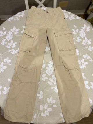 Jeans cargo beige Bershka