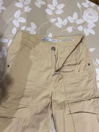 Jeans cargo beige Bershka