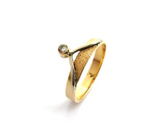 anillo oro 18k con piedra con diamante
