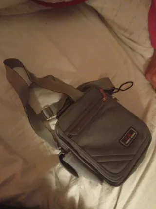 Bolso bandolera Charles & Keith gris