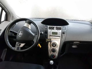 Centralita 896610d450 toyota yaris basico 1044075