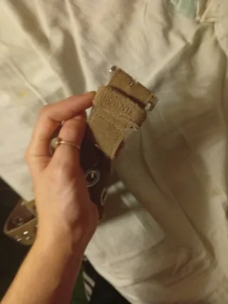 Cinturón de cuero con ojales