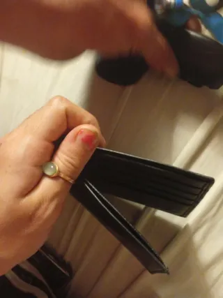 Cartera de piel negra