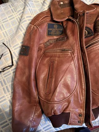 Cazadora de aviador marrón con parches