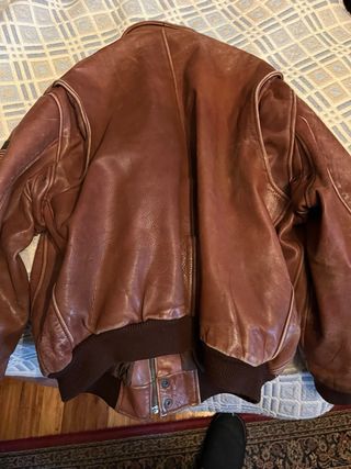 Cazadora de aviador marrón con parches