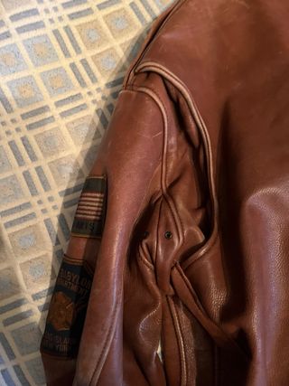 Cazadora de aviador marrón con parches