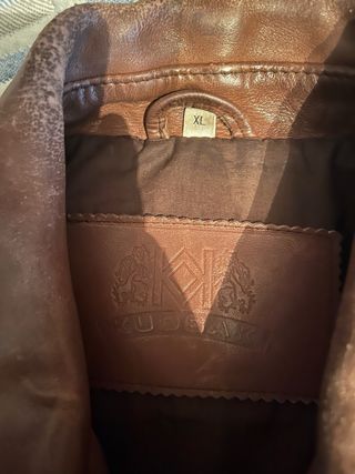 Cazadora de aviador marrón con parches