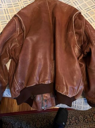 Cazadora de aviador marrón con parches