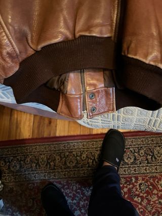 Cazadora de aviador marrón con parches