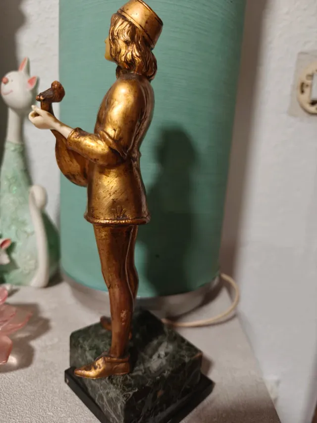 Figura Mandolín Art Decó Dorada