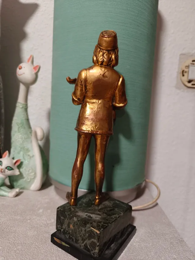 Figura Mandolín Art Decó Dorada