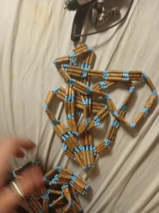 Collar de bambú y cuentas azules