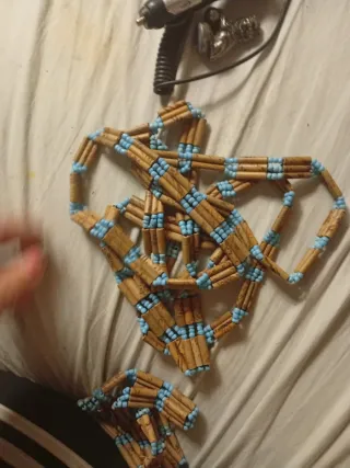 Collar de bambú y cuentas azules