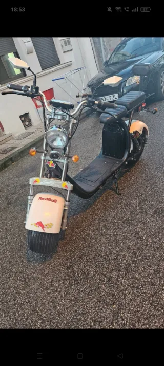 Moto eléctrica estilo chopper