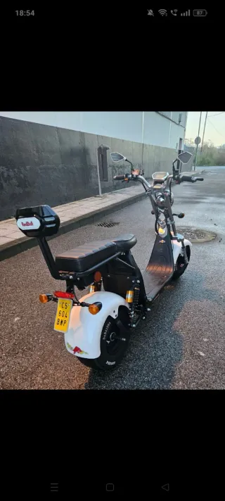 Moto eléctrica estilo chopper