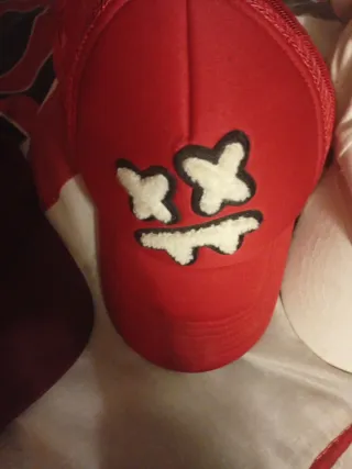 Gorra Adidas Negra con Rayas Blancas