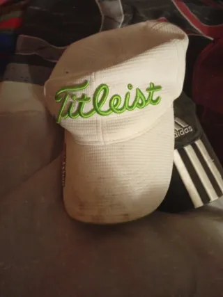 Gorra Adidas Negra con Rayas Blancas