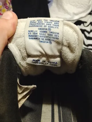 Nike Air Force 1 Negras y Amarillas