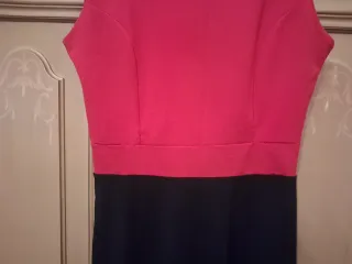 Abito da festa rosso e nero con pizzo