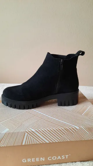 BOTINES NEGROS CON TACHAS