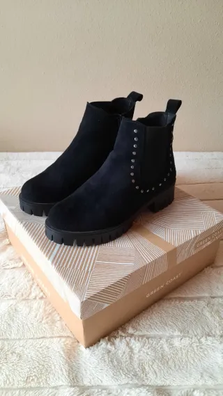 BOTINES NEGROS CON TACHAS