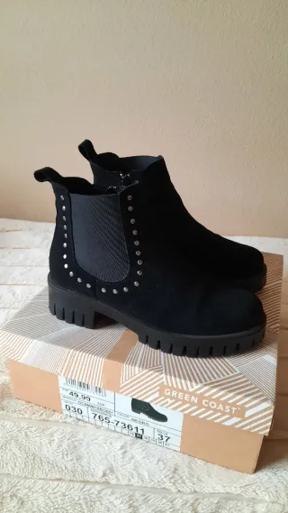 BOTINES NEGROS CON TACHAS