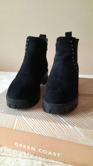 BOTINES NEGROS CON TACHAS