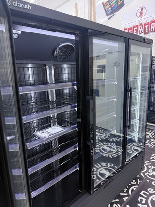 CONGELADOR VERTICAL AFANEH DE 3 PUERTAS,