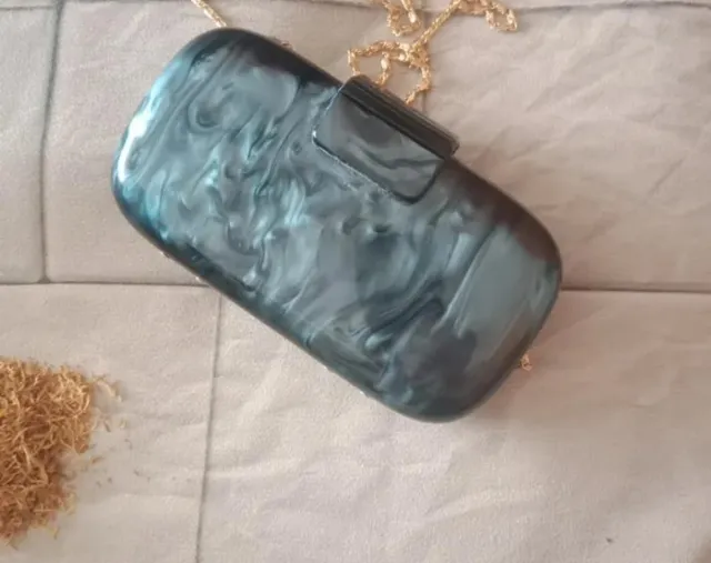 bolso de mano tipo clutch rígido