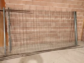 4 Vallas de obra metálica, precio por unidad