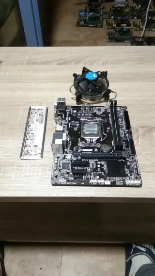 Placa Base y Ventilador Intel