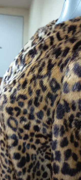 Chaquetón leopardo negro y marrón