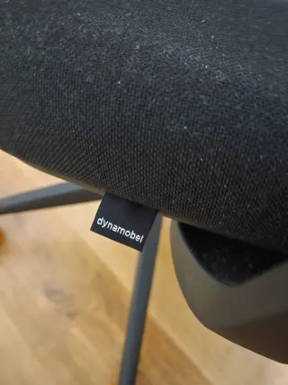 Silla ergonómica negra sin usae