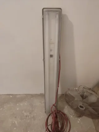 Plafón de tubo para nave o interior