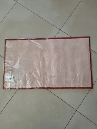 Tappeto Natale Rosso con Albero Bianco