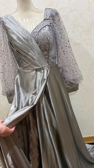 Vestido de gala plateado