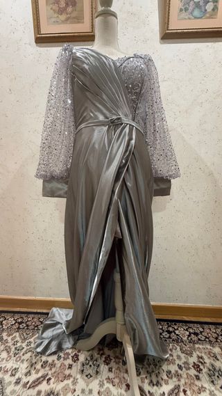 Vestido de gala plateado