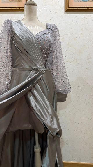 Vestido de gala plateado