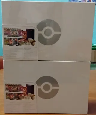 Ultra Premium Charizard Espada y Escudo Nueva