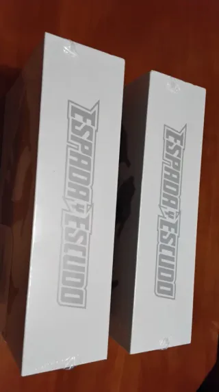 Ultra Premium Charizard Espada y Escudo Nueva