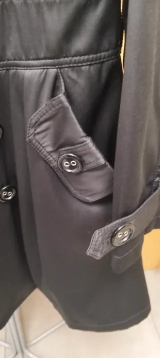 Gabardina negra mujer comprada en la tienda Torero