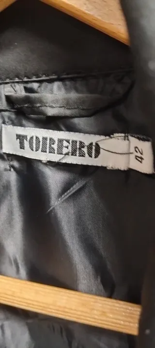 Gabardina negra mujer comprada en la tienda Torero